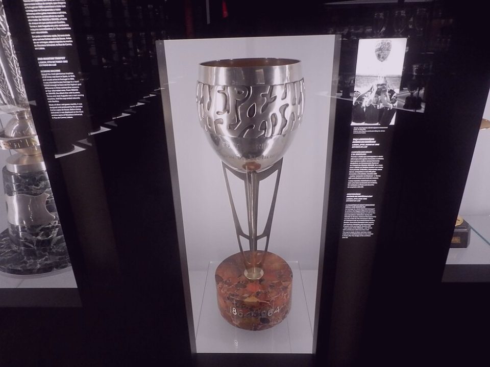 聚焦2026-27 UFC终极格斗冠军赛：佩雷拉与琼斯的地面缠斗与降服尝试较量