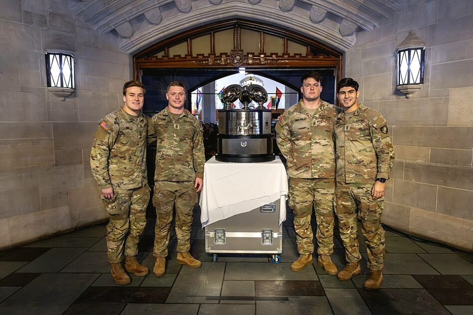 2026-27赛季欧冠联赛阶段看点：利物浦 vs 阿森纳 · 赛程密度与轮换深度解析